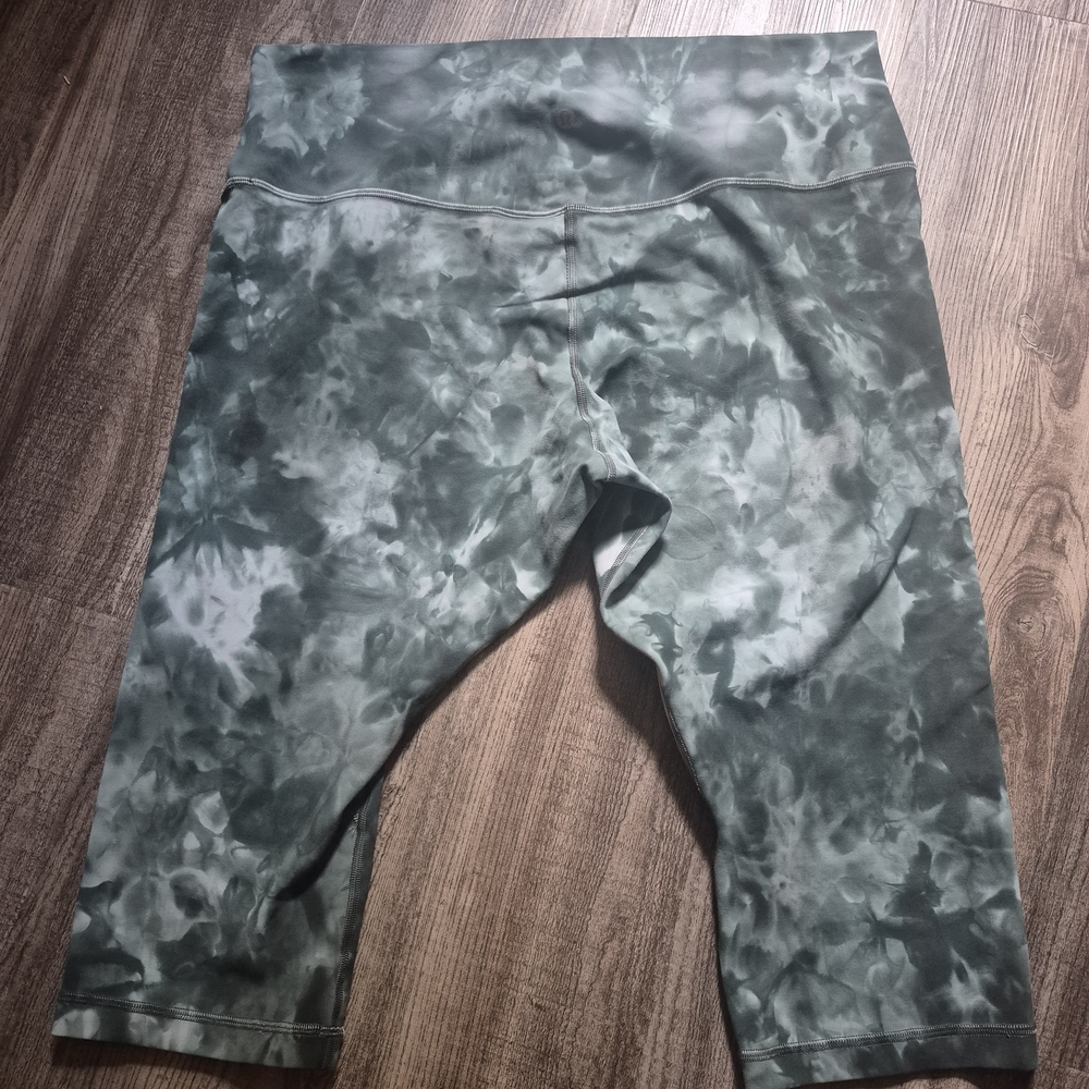 lululemon athletica Green Tie-Dye Capris 16